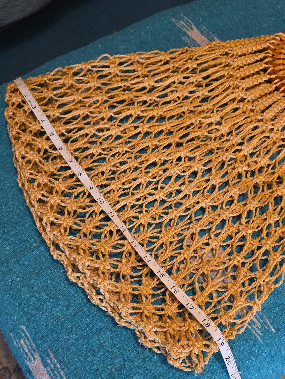 VTG Boho Macrame Straw Net Shoulder Bag Wooden Handle EUC - Picture 15 of 16